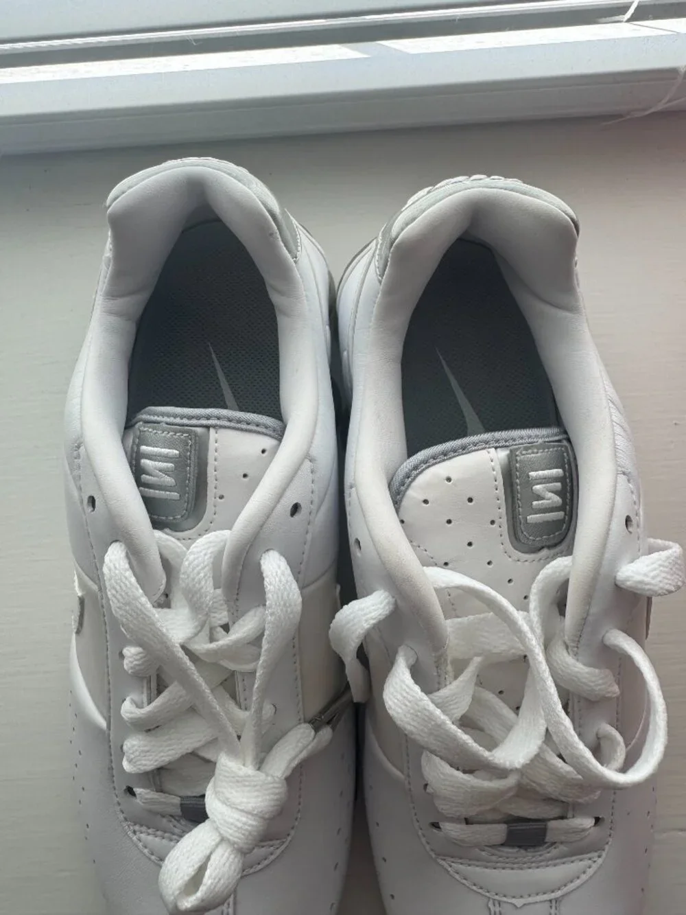 Womens White Nike Shox Classic II Size 9.5 New in Damaged Box